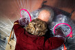 1 марта. В американском Лейквуде в одном из домов престарелых установили разделительную занавеску из пластика, которая позволяет членам семьи обняться.