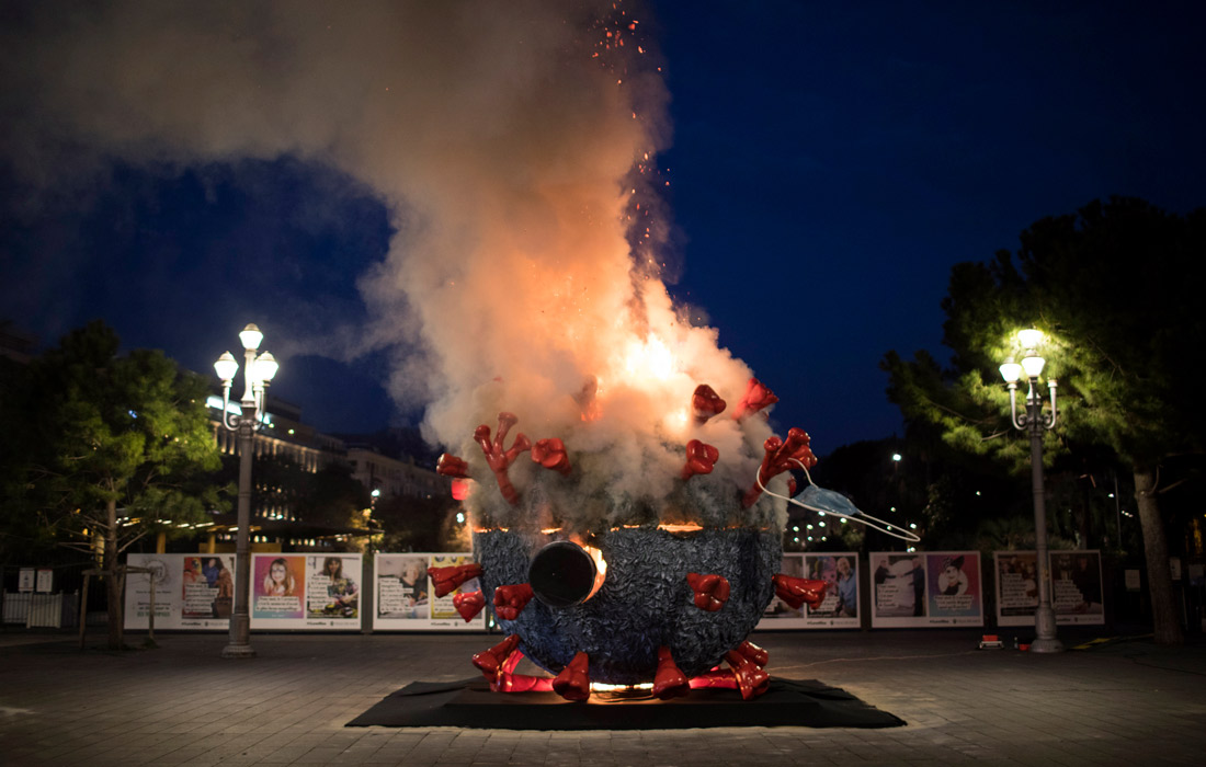 1 марта. В Ницце сожгли макет коронавируса в знак уважения к ежегодному карнавалу, который был отменен в этом году.