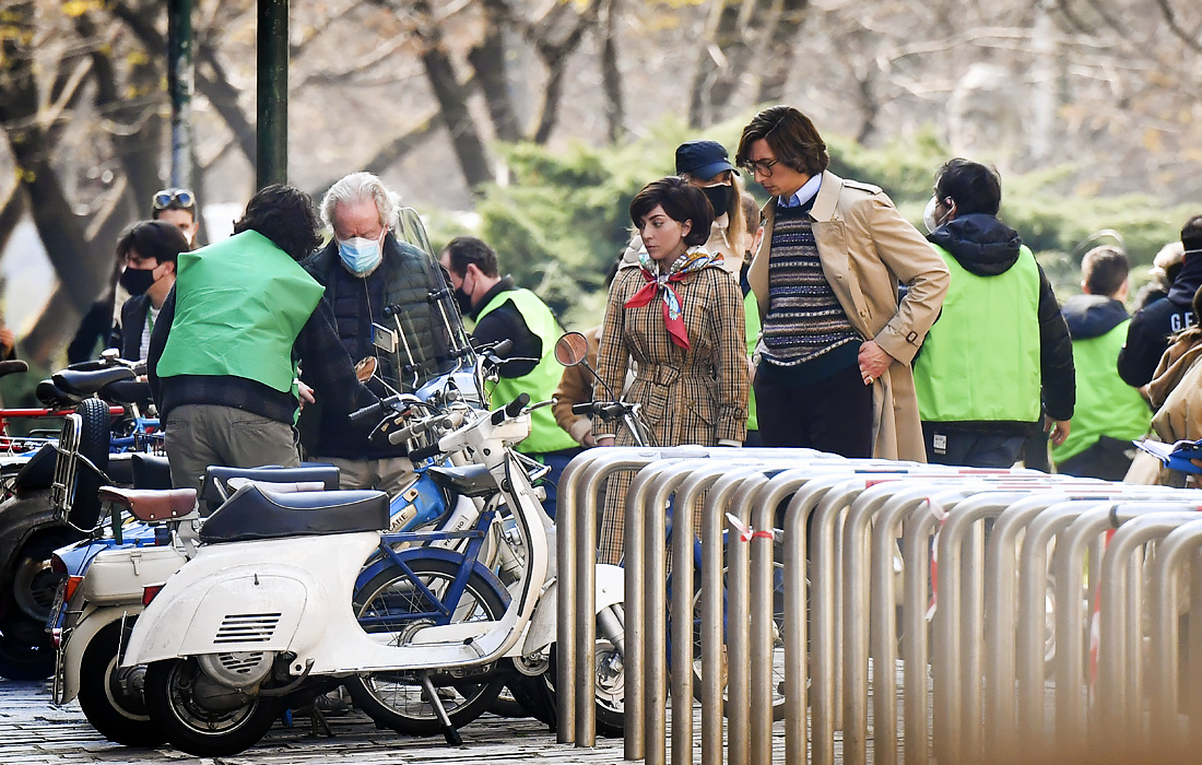 Режиссер Ридли Скотт, Леди Гага и Адам Драйвер на съемках фильма "Дом Гуччи" в Милане