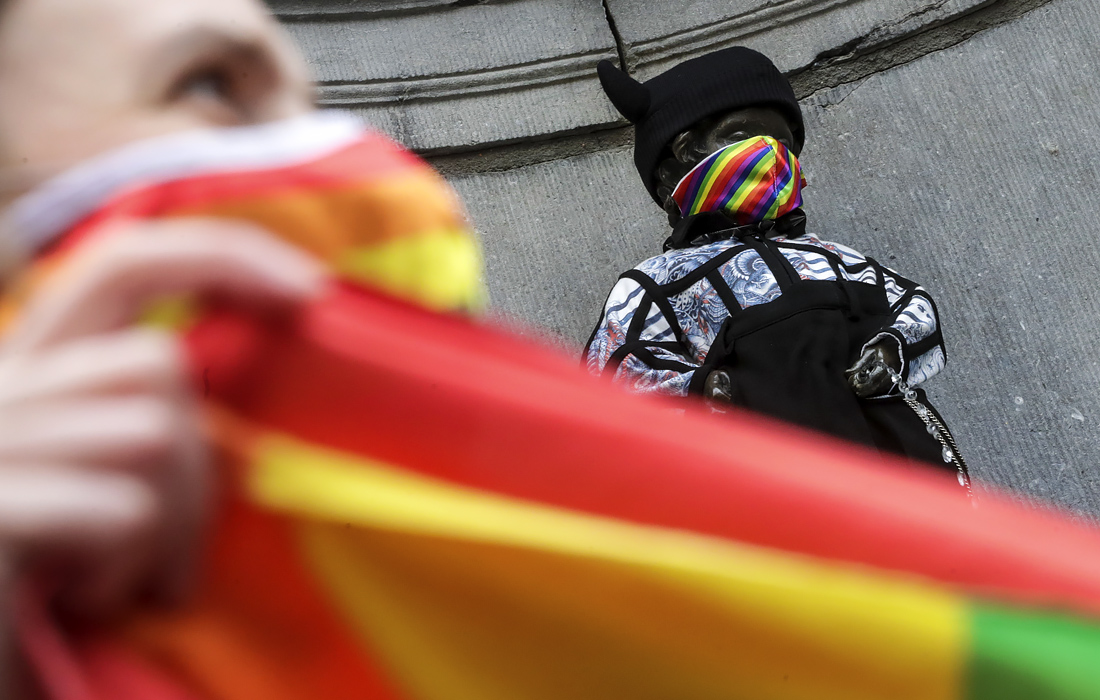 Скульптуру Писающего мальчика одели в поддержку кампании #LGBTIQFreedomZone в Брюсселе
