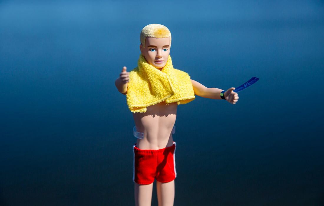 Компания Mattel выпустила в продажу репродукцию первого Кена по случаю его 60-летия