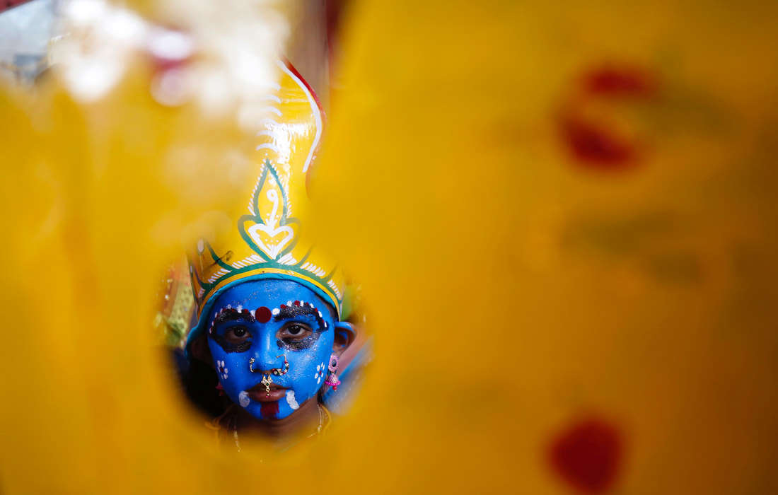 Участник индуистского праздника в честь бога Шивы в Индии