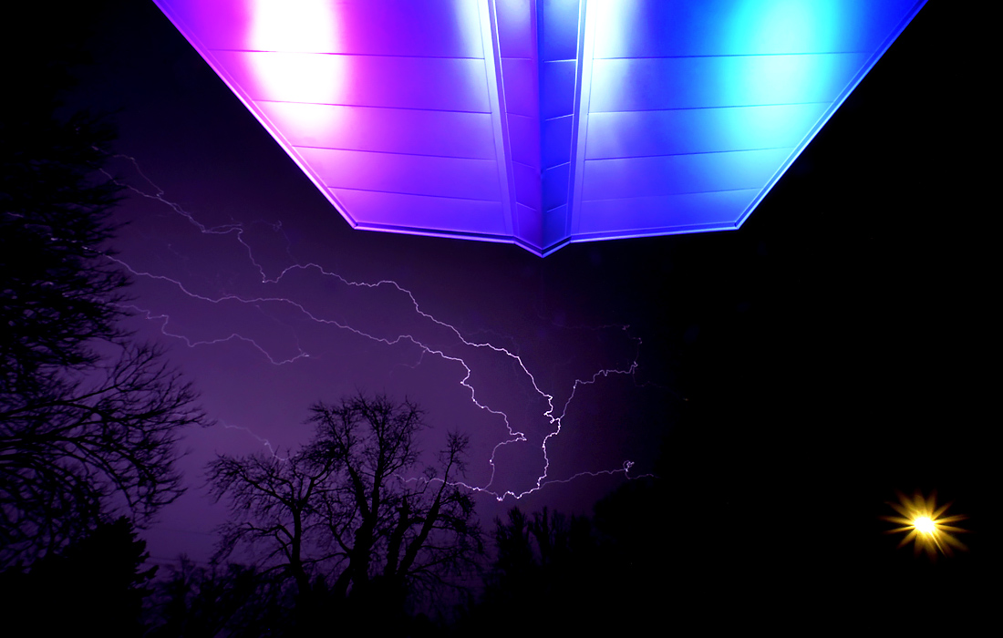 Молния в американском городе Оверленд-Парк