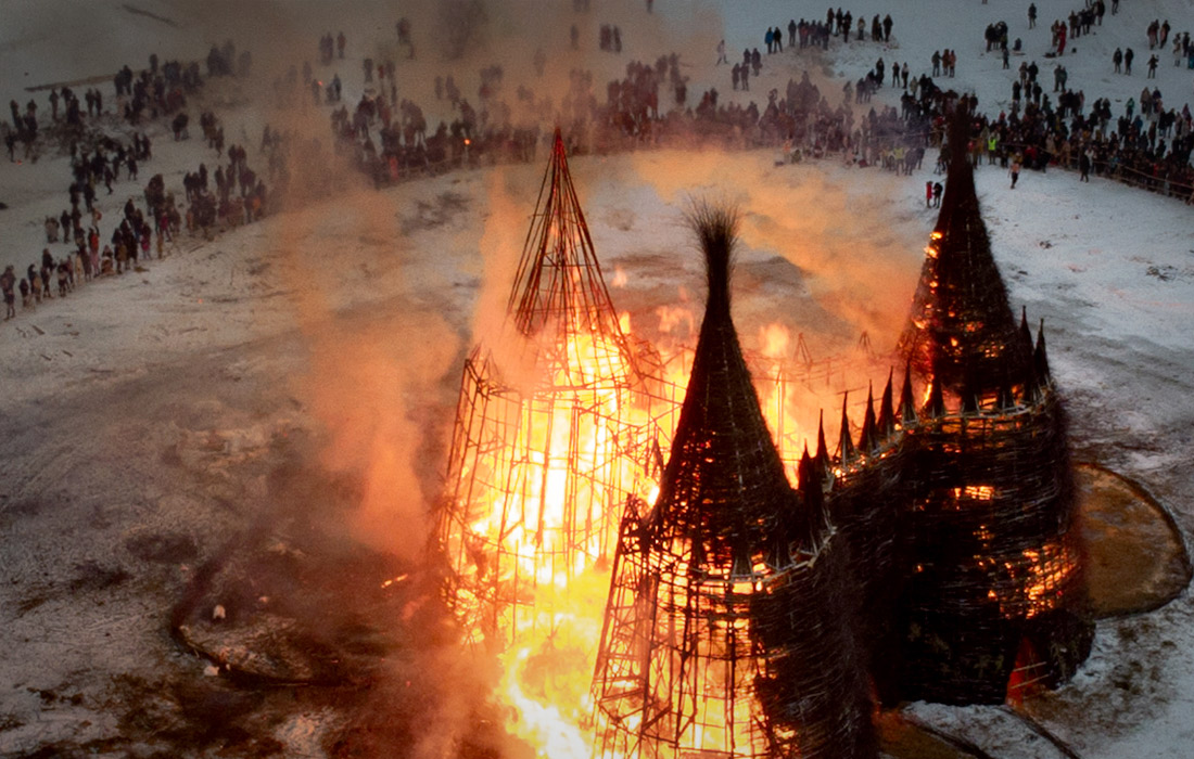 Сожжение арт-объекта из лозы "Башня вакцинация" в арт-парке Никола-Ленивце