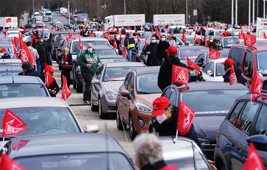 И снова Берлин: здесь работники металлургического сектора собрались на предупредительную забастовку. Причина - затягивание вопроса с повышением заработной платы.
