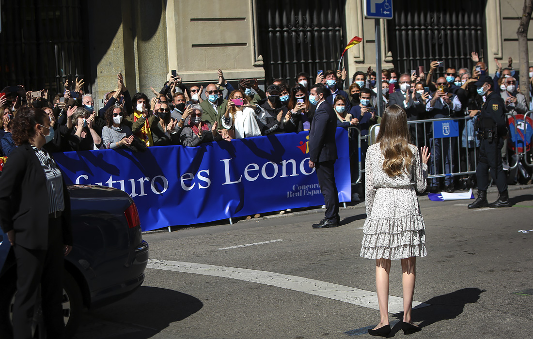 Наследница испанского престола 15-летняя принцесса Леонор впервые участвовала в официальном мероприятии без сопровождения родителей.Она посетила Институт Сервантеса в Мадриде в рамках празднования его 30-летия.
