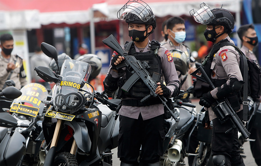 Индонезийская полиция организовала крупномасштабное патрулирование после атаки террориста-смертника
