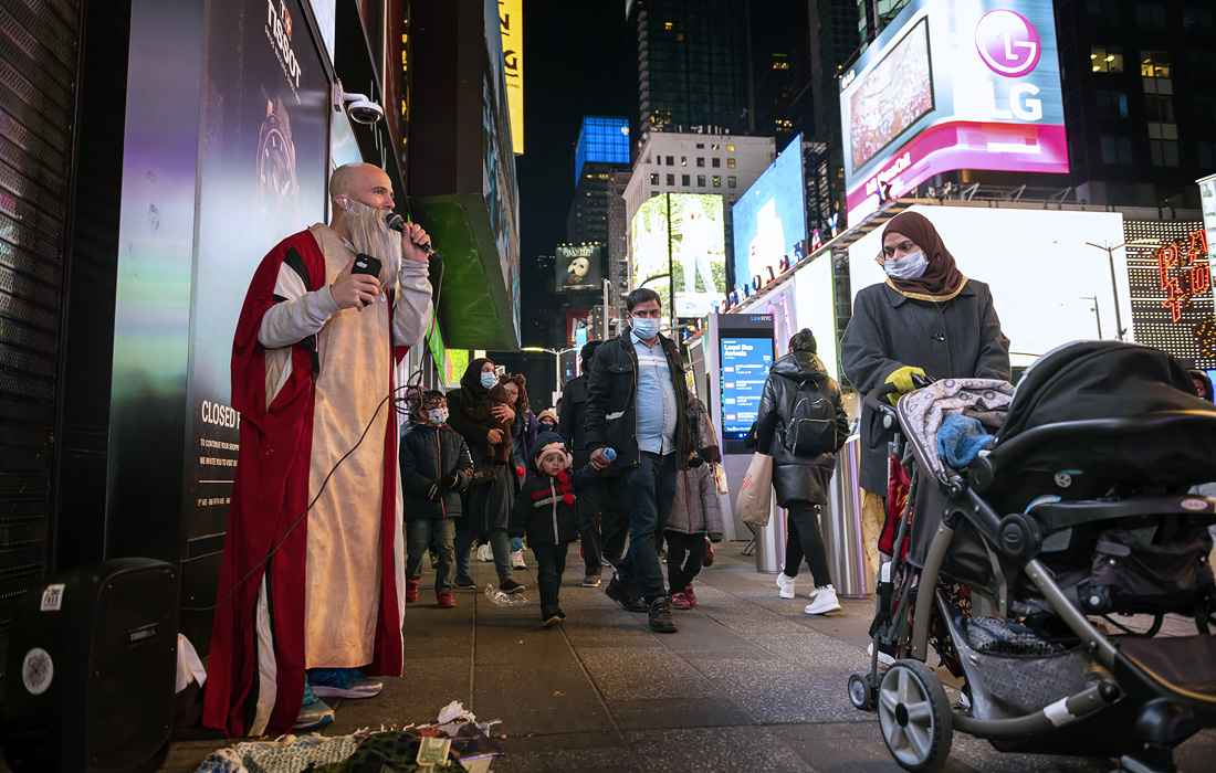 В Нью-Йорке на фоне смягчения ограничений возобновляются съемки фильмов и телепрограмм, открываются кинотеатры и рестораны