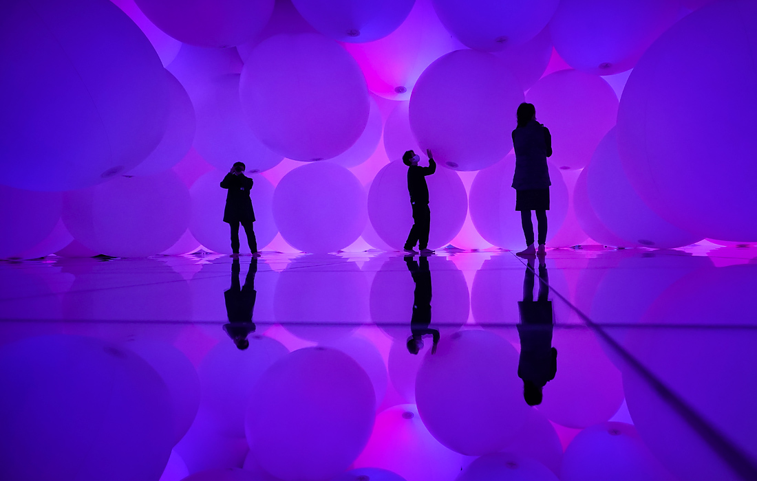В Токио открылась выставка японской творческой группы "teamLab"
