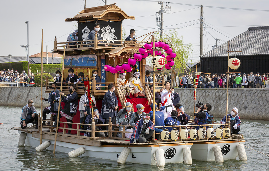 Эстафета Олимпийского огня в городе Ханда, Япония