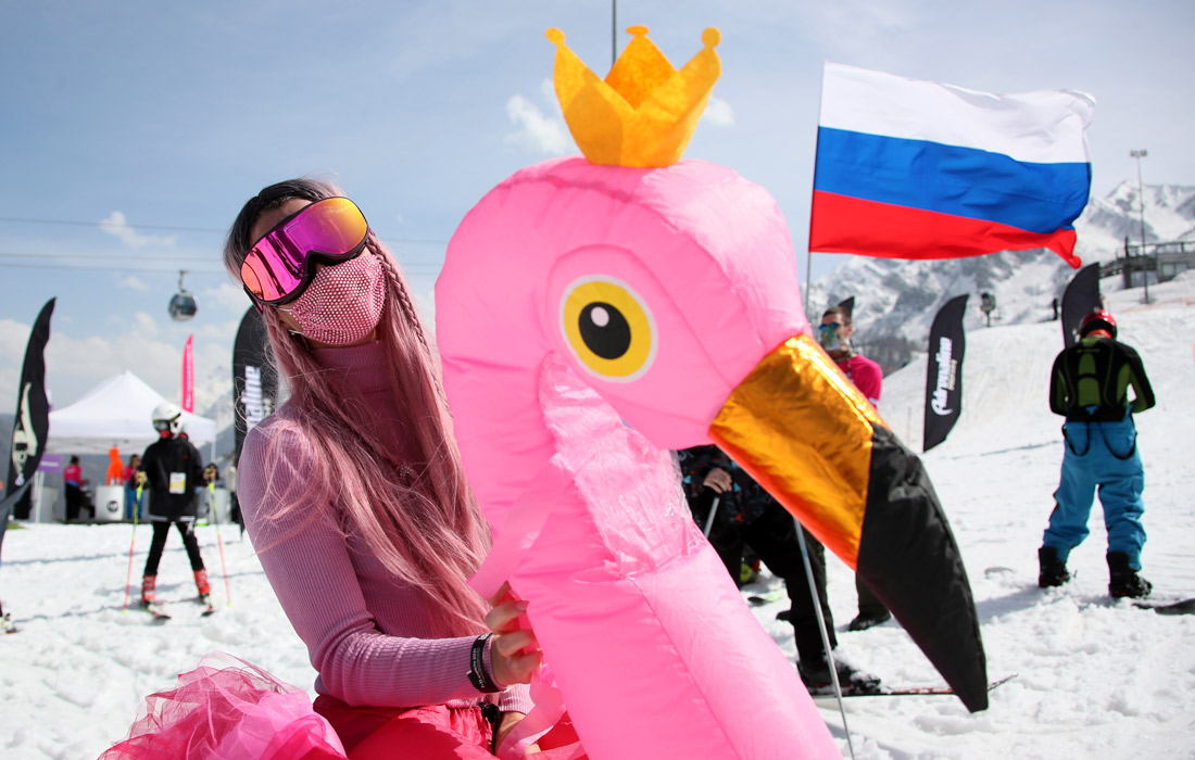 В Сочи на территории горнолыжного курорта "Роза Хутор" прошел карнавал BoogelWoogel