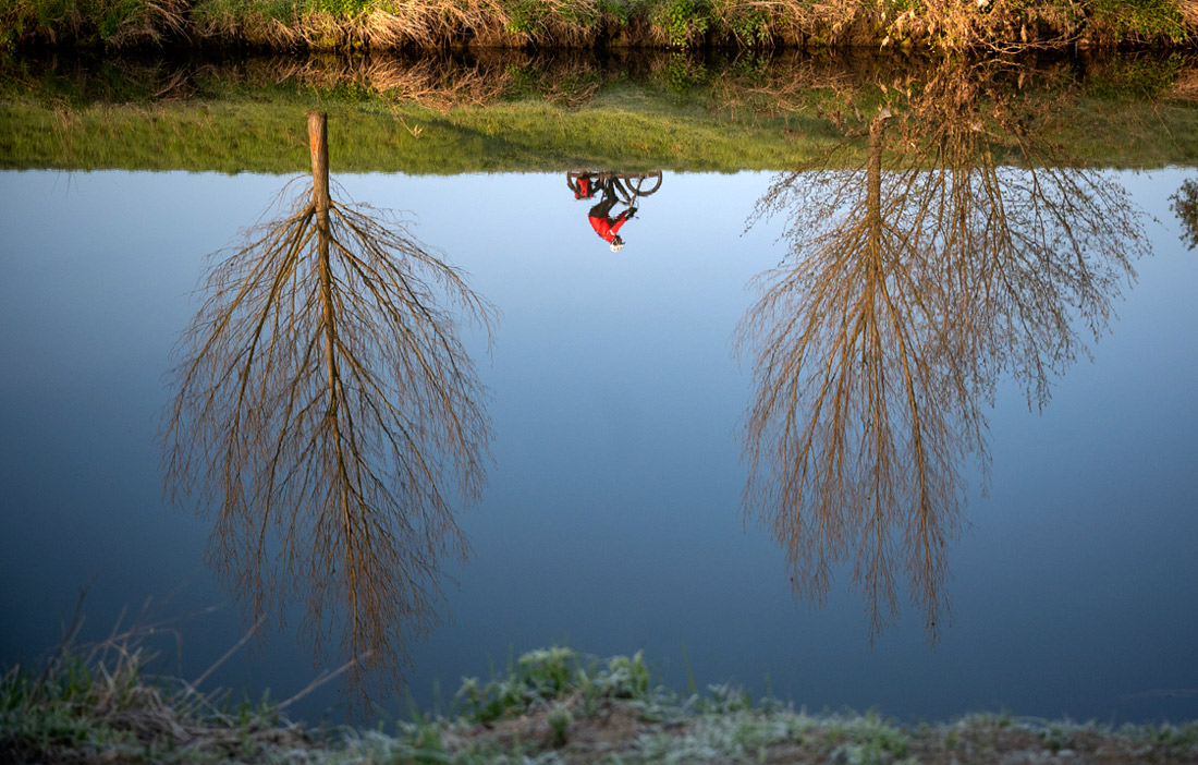 Велосипедист во Франкфурте-на-Майне, Германия