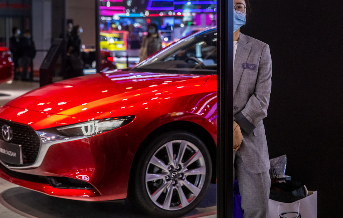 У стенда Mazda