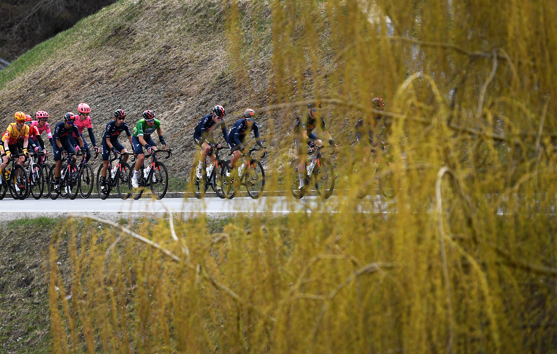 В Италии проходит многодневная велогонка "Тур Альп"