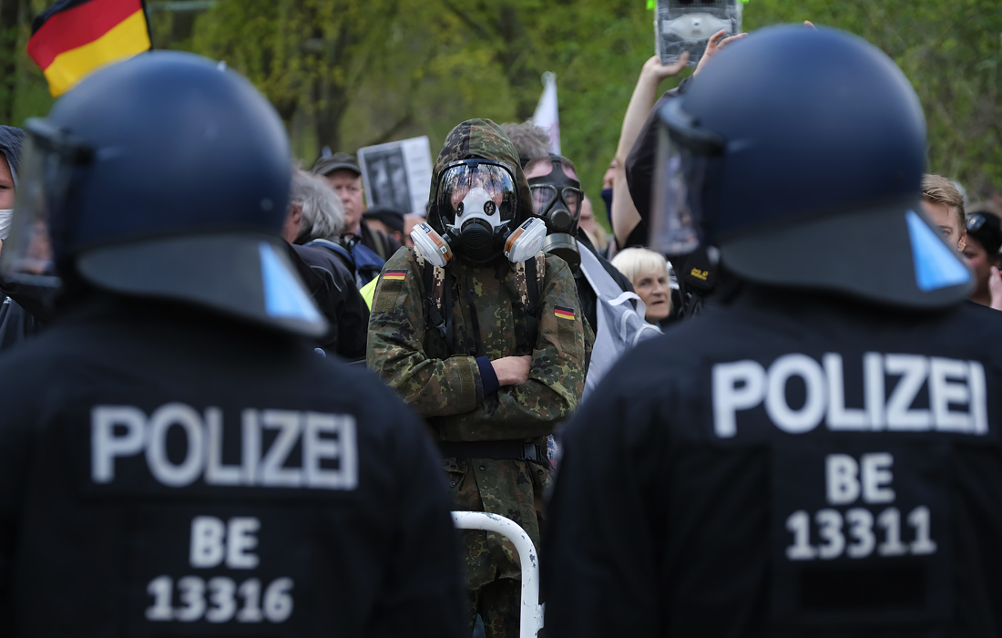 Полиция Берлина разогнала демонстрацию противников коронавирусных ограничений у Бранденбургских ворот