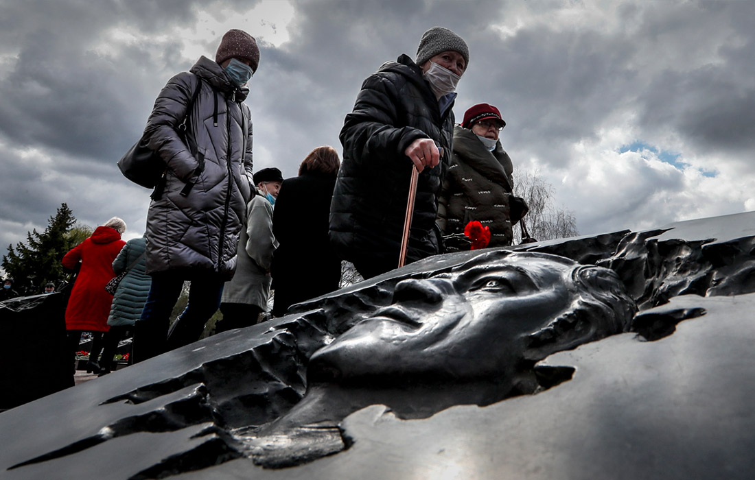 На Митинском кладбище в Москве прошли памятные мероприятия в 35-ю годовщину аварии на Чернобыльской АЭС