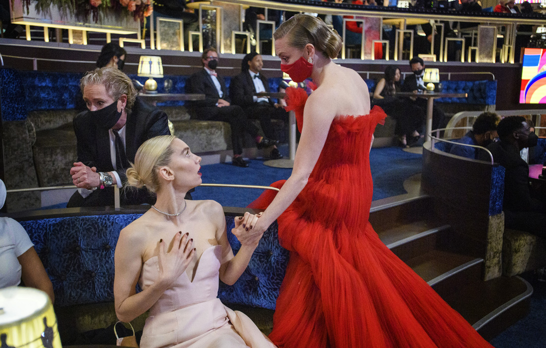 Актрисы Ванесса Кирби и Аманда Сейфрид