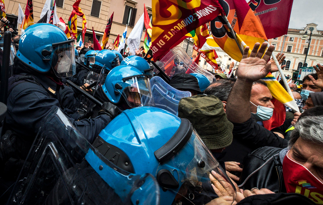 В Риме работники Alitalia устроили акцию протеста против возможного сокращения компании