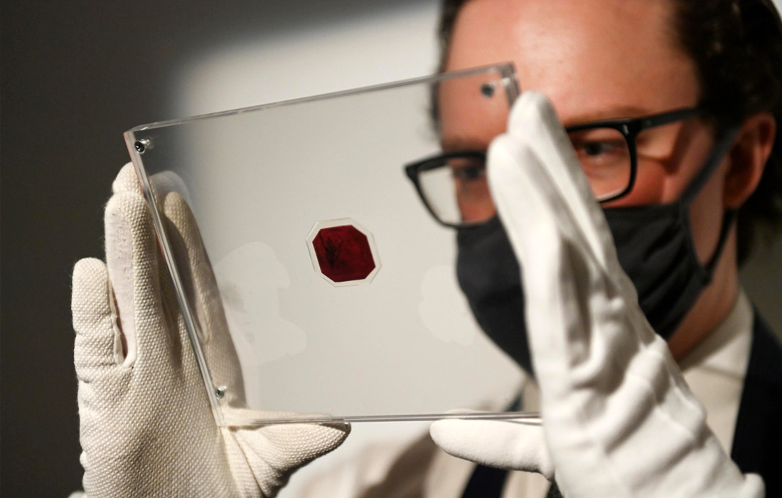 Почтовая марка "Британская розовая Гвиана" номиналом в 1 цент будет выставлена на аукционе Sotheby's в Нью-Йорке. Оценочная стоимость марки от 10 до 15 миллионов долларов.