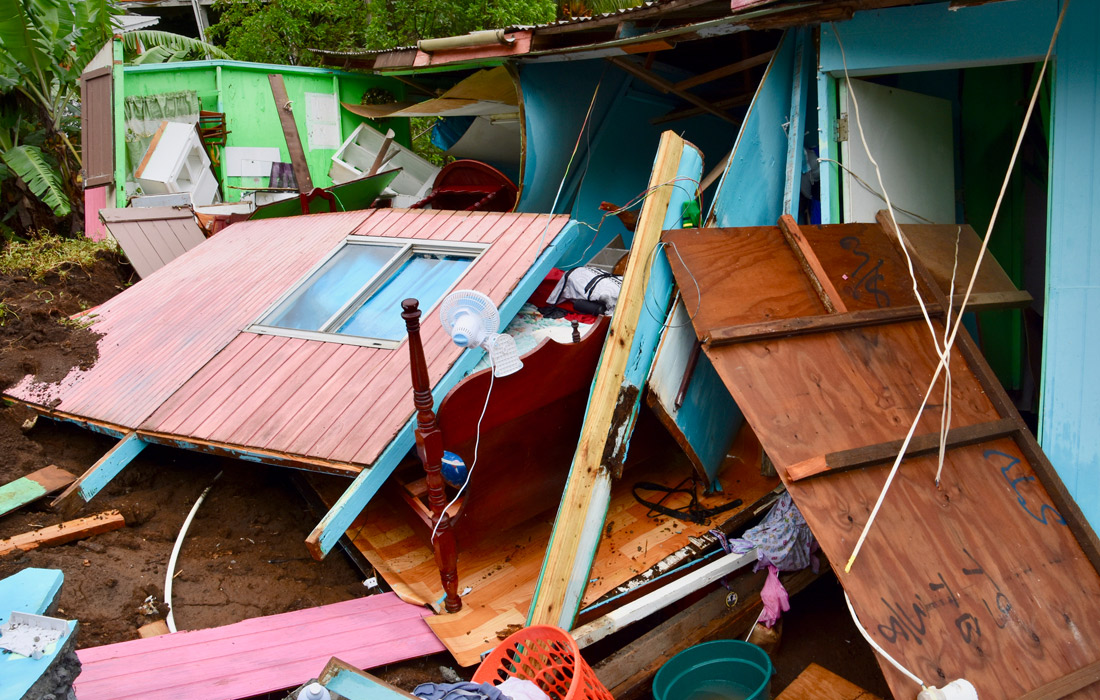 Последствия наводнения из-за проливных дождей на карибском острове Сент-Винсент