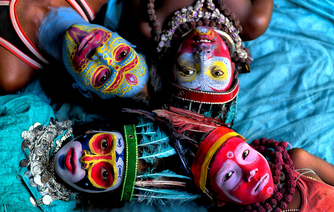 Уличные артисты в Бардхамане, Индия