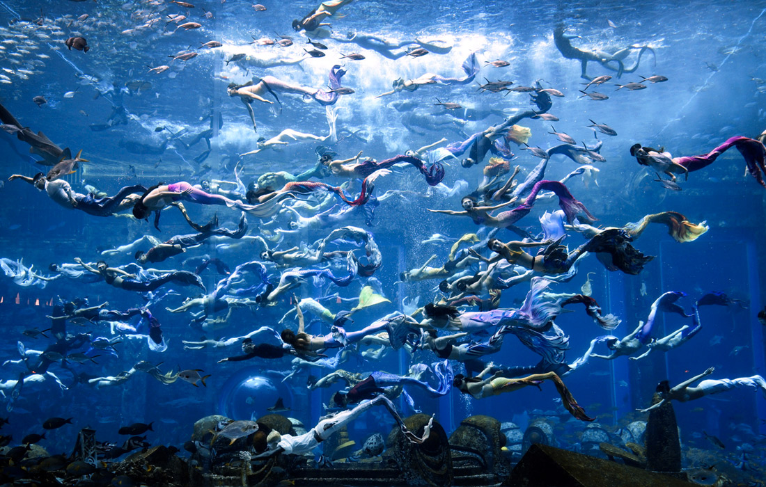 Новый мировой рекорд Гиннесса в номинации "Самое масштабное подводное шоу русалок"  в Санье. Китай.