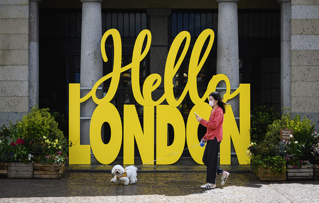 Англия продолжает ослаблять карантинные меры, поскольку пандемия COVID-19, похоже, утихает, а 17 мая снимаются дальнейшие ограничения