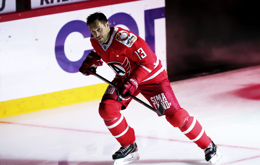 Павел Дацюк. По разу выиграл Олимпиаду и чемпионат мира (есть медали и других достоинств), дважды - Кубок Стэнли в составе "Детройт Ред Уингз".