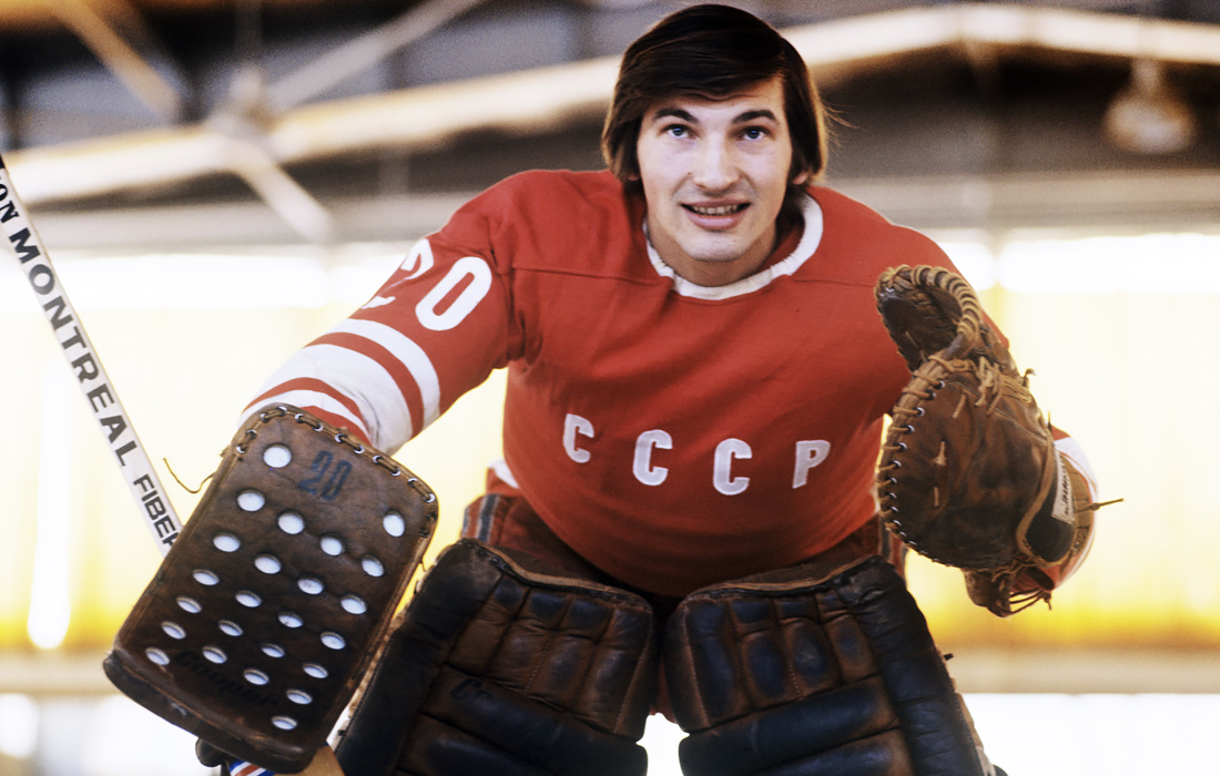 Владислав Третьяк. Легендарный вратарь сборной СССР. Трехкратный олимпийский чемпион, 10-кратный чемпион мира. В настоящее время является президентом Федерации хоккея России.