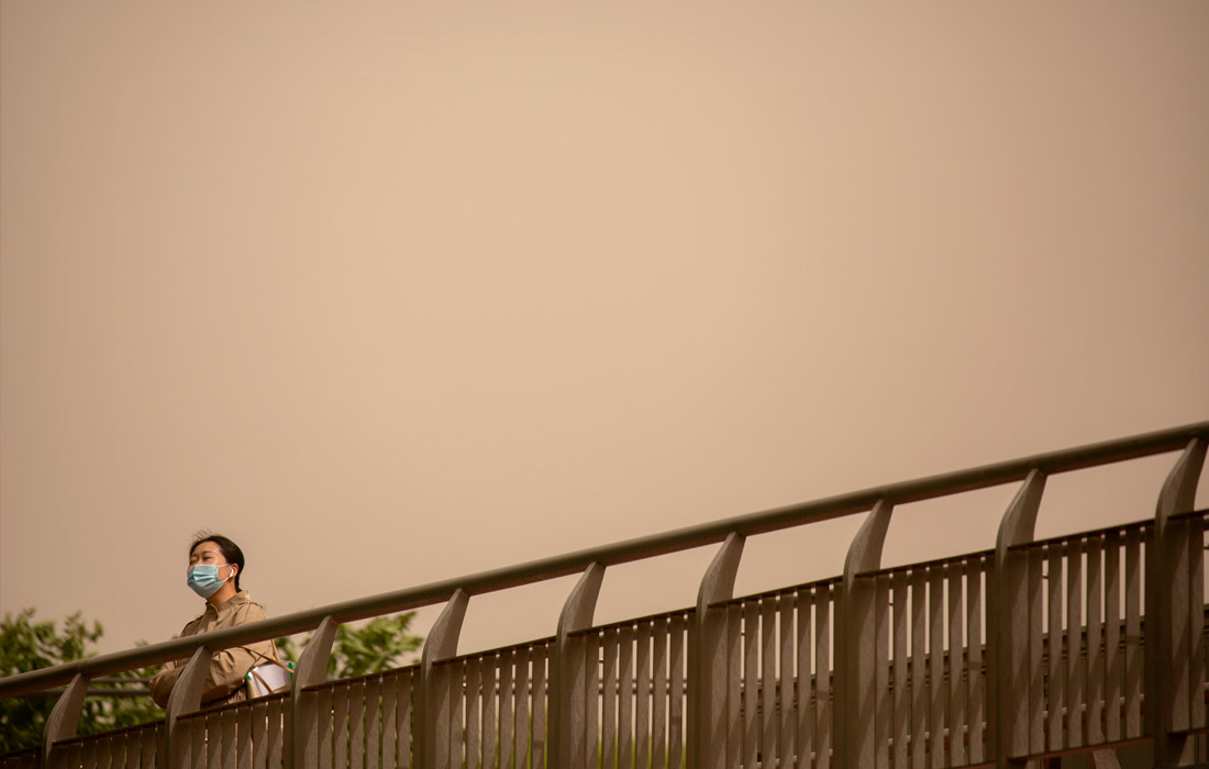 Песчаная буря обрушилась на Пекин