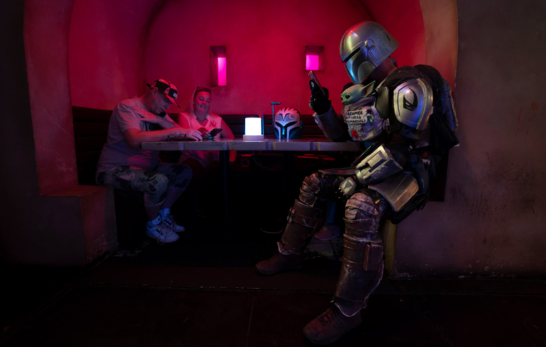 Посетители бара в Лос-Анджелесе в День "Звездных войн"