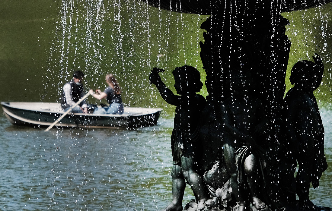 Жители Нью-Йорка наслаждаются весенней погодой