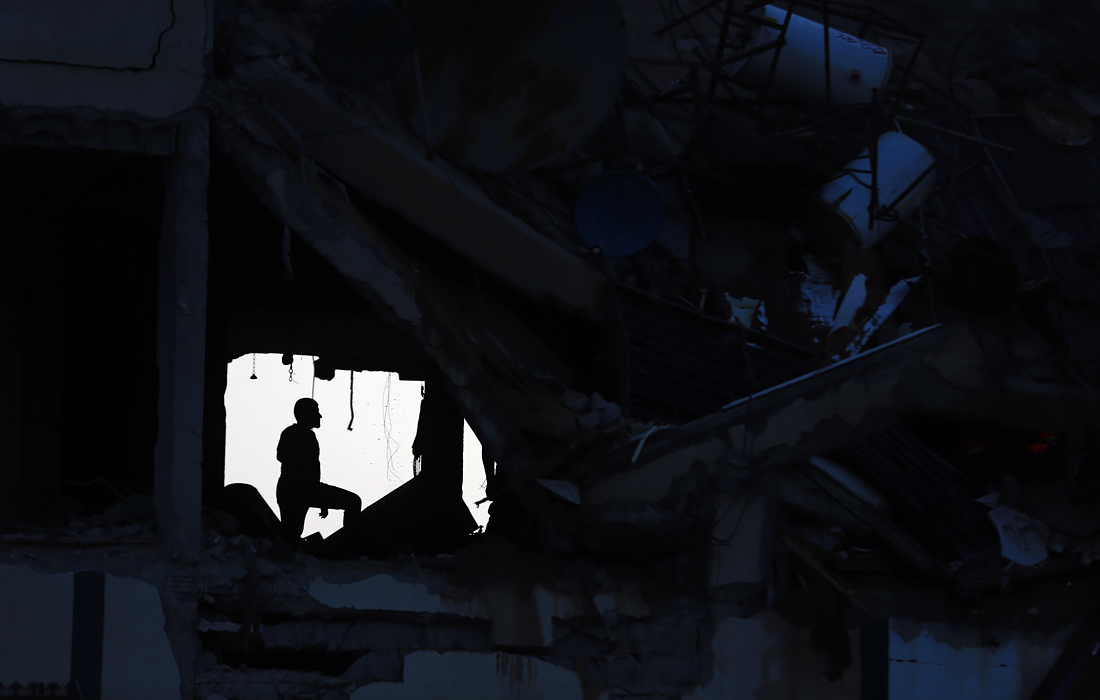 Ракеты были выпущены по квартире командующего батальоном ХАМАС в многоэтажном доме, по штаб-квартире военной разведки и военным комплексам ХАМАС, местам производства боеприпасов, а также по двум тоннелям, которые использовали боевики