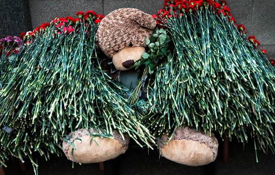 Акции памяти жертв трагедии в Казани