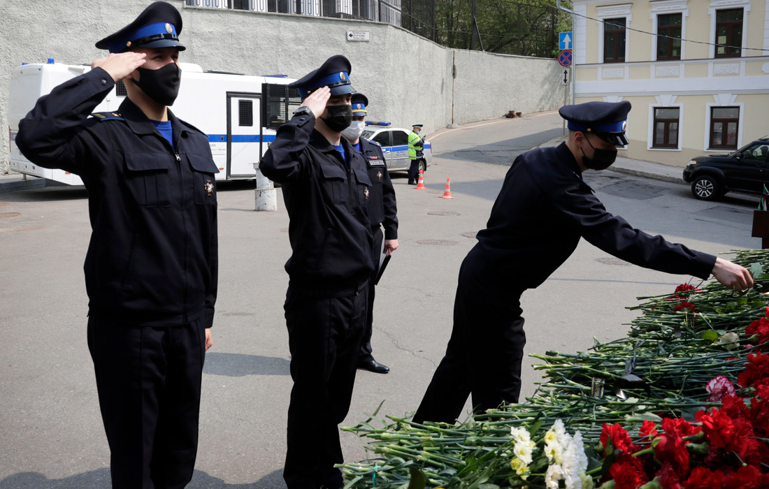 Возложение цветов в Москве