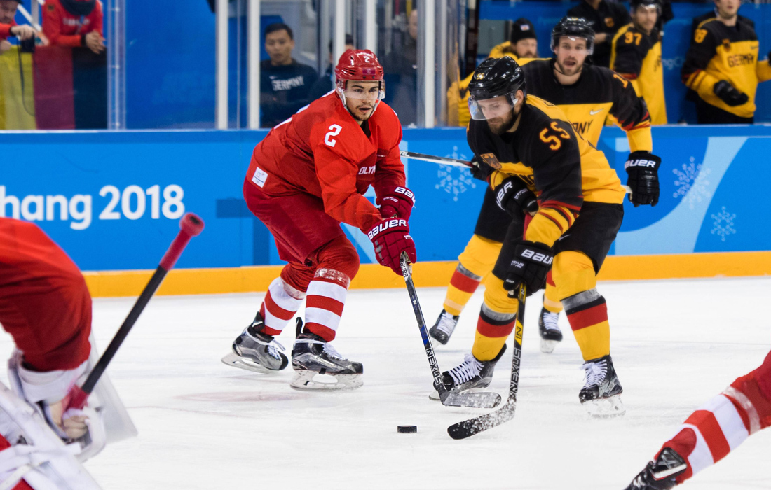 Артем Зуб. Защитник "Оттавы". В ее составе дебютировал в НХЛ в нынешнем сезоне. Сыграл в 47 матчах и набрал 14 (3+11 очков).