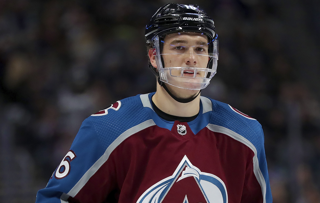 Никита Задоров. Защитник "Чикаго". Сезон (он же пока единственный для него в этой команде) отыграл, проведя 55 матчей, в которых набрал 8 (1+7 по системе "гол+пас") очков. Всего же за карьеру в НХЛ на его счету 411 матч и 83 (23+60) очка.