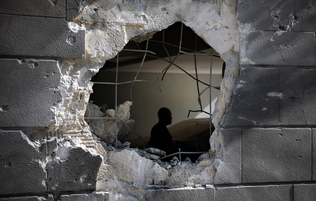 Почти 350 человек пострадали за ночь в Израиле и Палестине