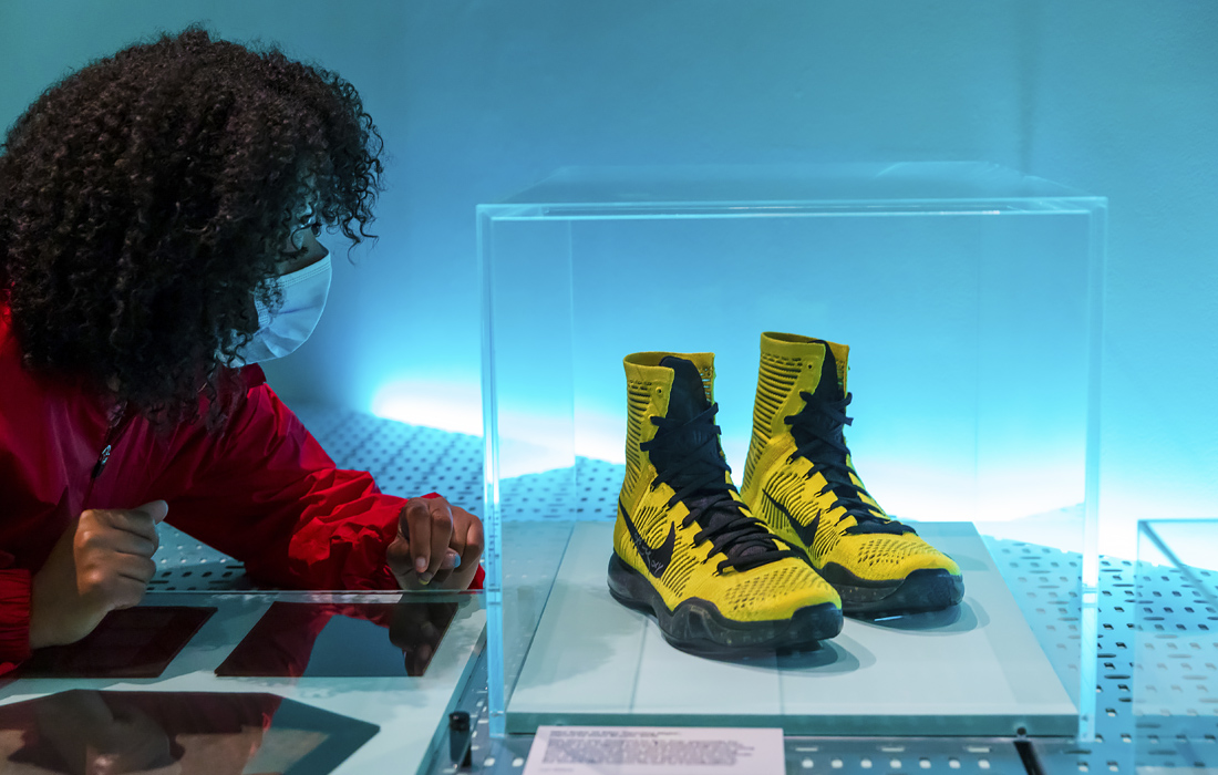 В лондонском Музее дизайна прошел пресс-показ выставки кроссовок "Sneakers Unboxed: Studio to Street"