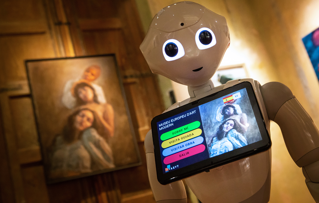 В Барселоне появился первый в стране музейный робот-гид Pepper. Он работает в Европейском музее современного искусства.