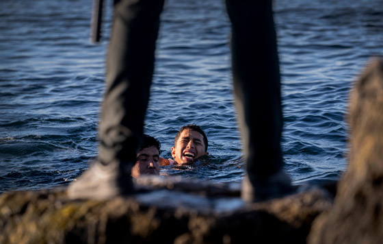 Рекордный наплыв мигрантов в испанском анклаве Сеута