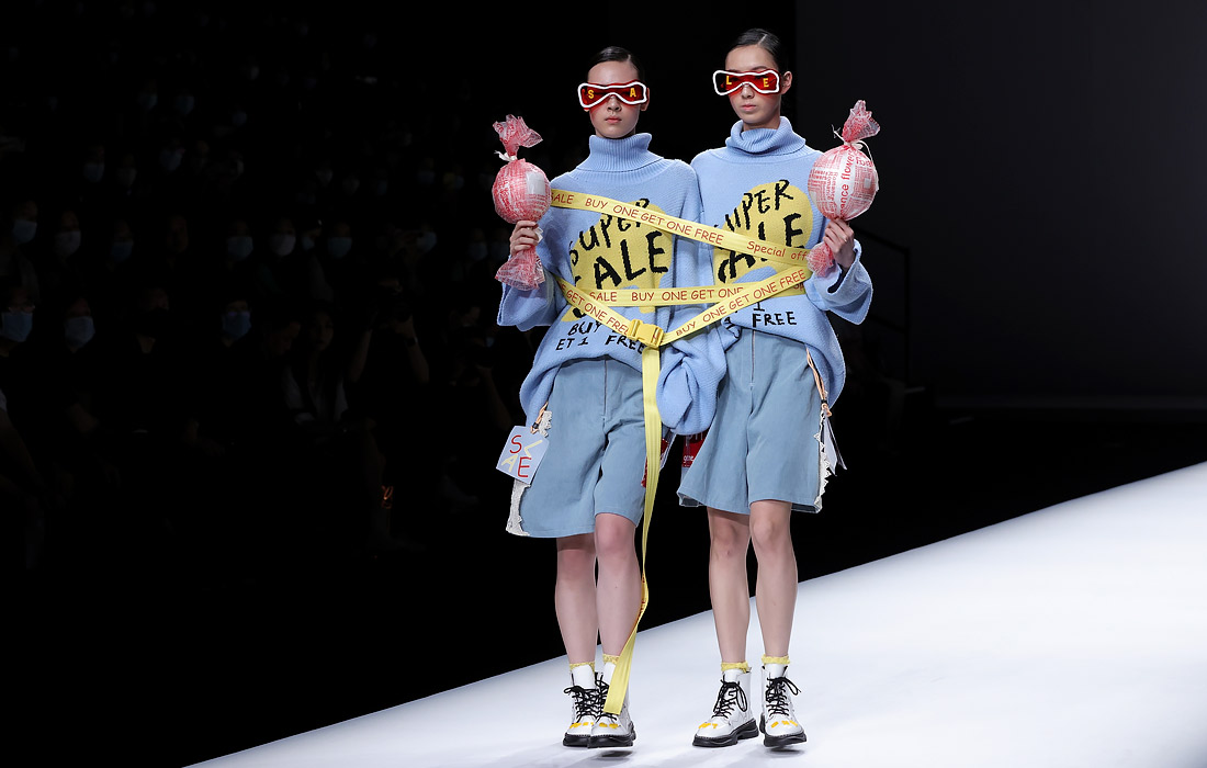 В Пекине проходит неделя высокой моды China Graduate Fashion Week, где свои работы представляют выпускники различных дизайнерских и художественных академий