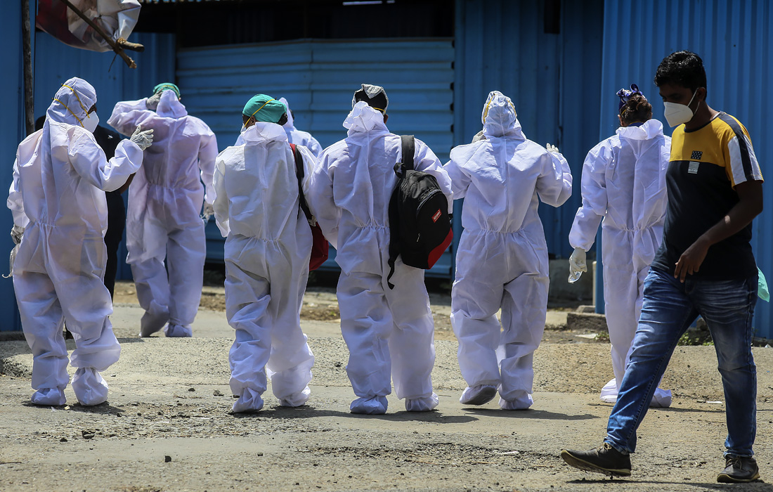 Индия преодолела барьер в 300 000 смертей от коронавируса, регистрируя более 4000 смертей в день