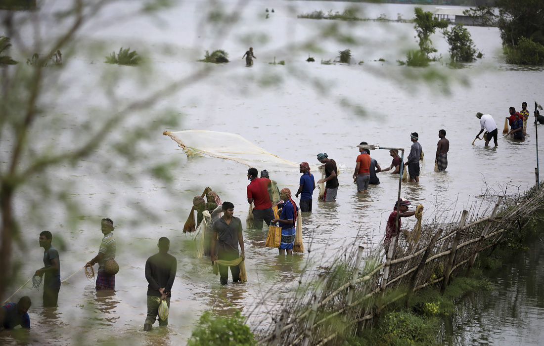 Циклон "Яас" обрушился на берег в прибрежной зоне Западной Бенгалии, Индия