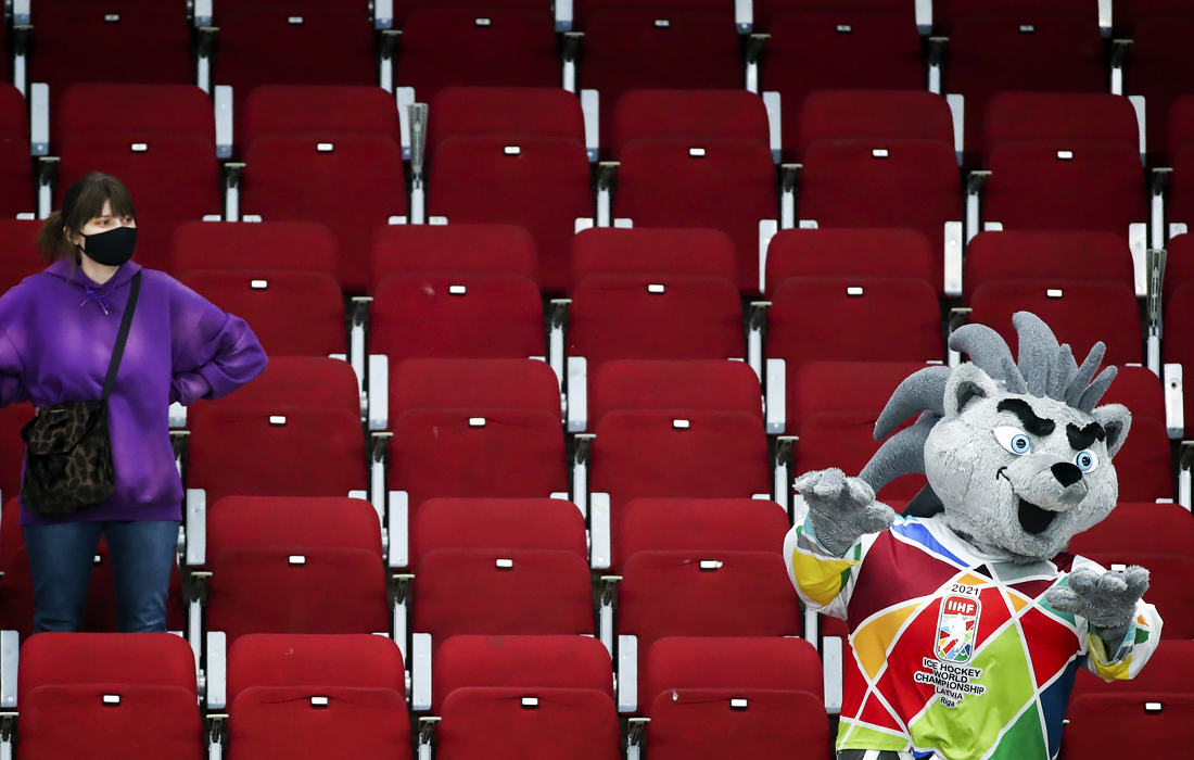 Трибуна во время матча Канада - Финляндия