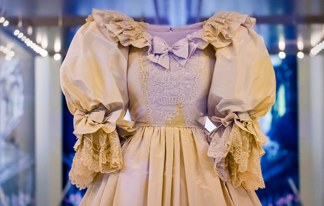 Свадебное платье принцессы Дианы представлено на выставке "Royal Style in the Making" в Кенсингтонском дворце