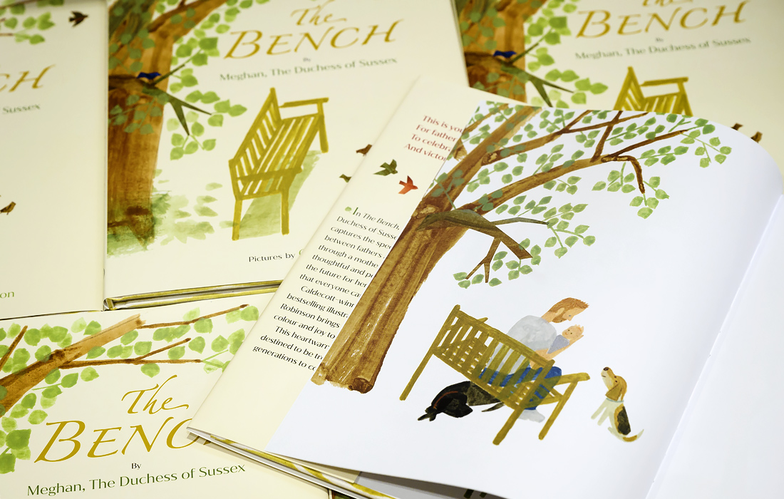 Книга Меган Маркл "Скамейка" появилась на полках магазинов Лондона. Книга вышла всего через несколько дней после того, как Меган и Гарри, герцогиня и герцог Сассекские, объявили о рождении их дочери Лилибет Дианы.