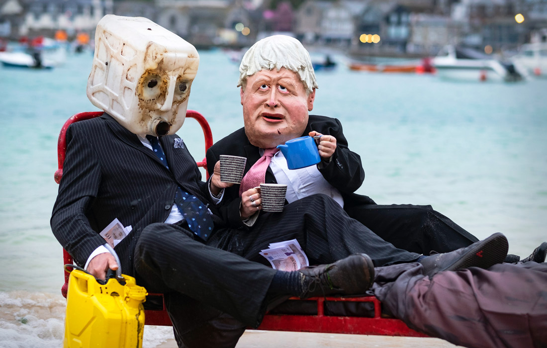 В британском Сент-Айвсе прошла акция протеста против господдержки правительством Великобритании добычи ископаемого топлива