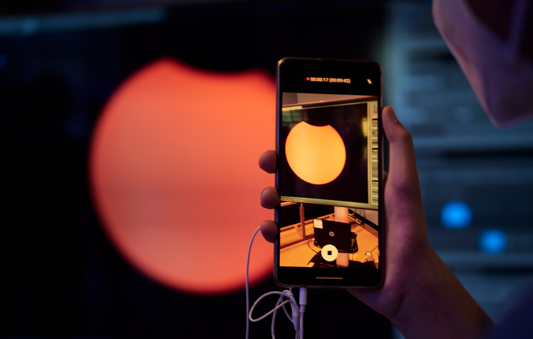 Луна покрывает 7% солнечного диска в Памплоне, Испания