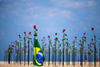 20 июня. В Бразилии число жертв COVID-19 превысило 500 тысяч. Сотни красных роз установили на пляже Копакабана в Рио-де-Жанейро в память о погибших.